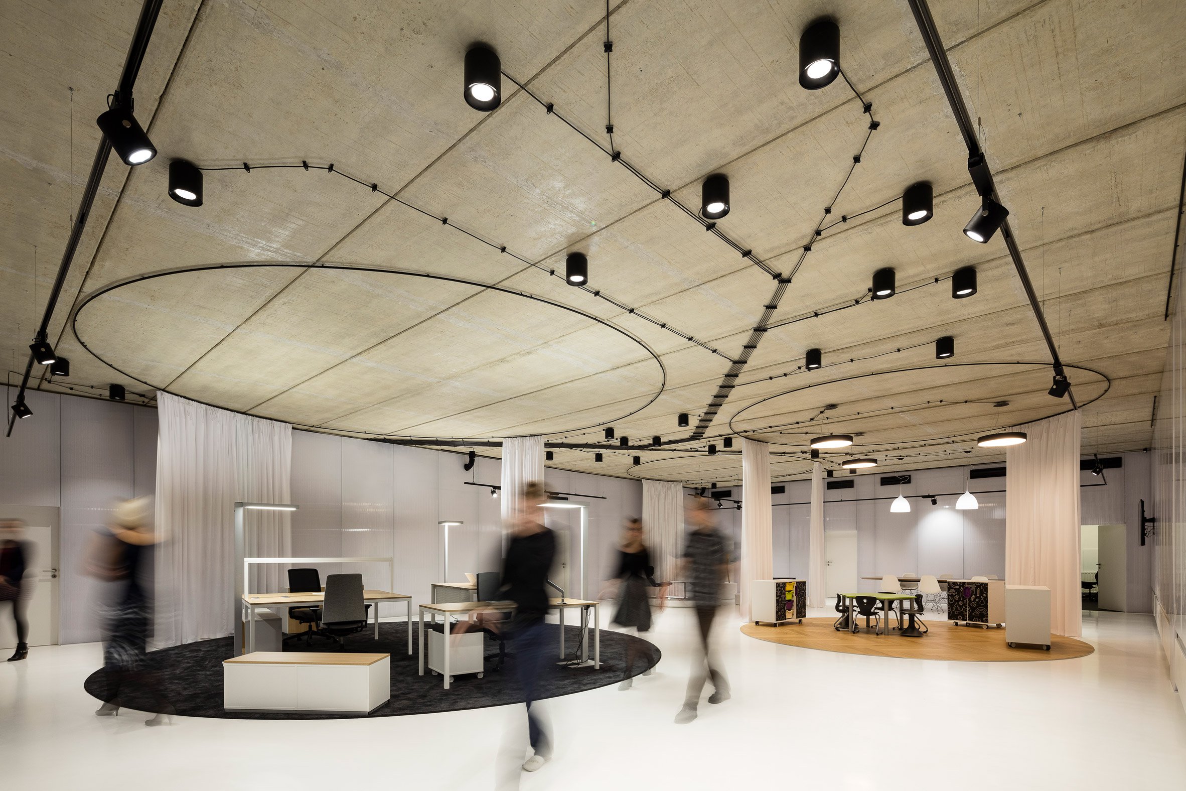 gallery-furniture-chybik-kistof-architecture-retail-czech-republic_dezeen_2364_col_4.jpg